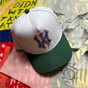 KTHLA (KILLTHEHYPE) x New York Yankees Flipped Logo Baseball Cap